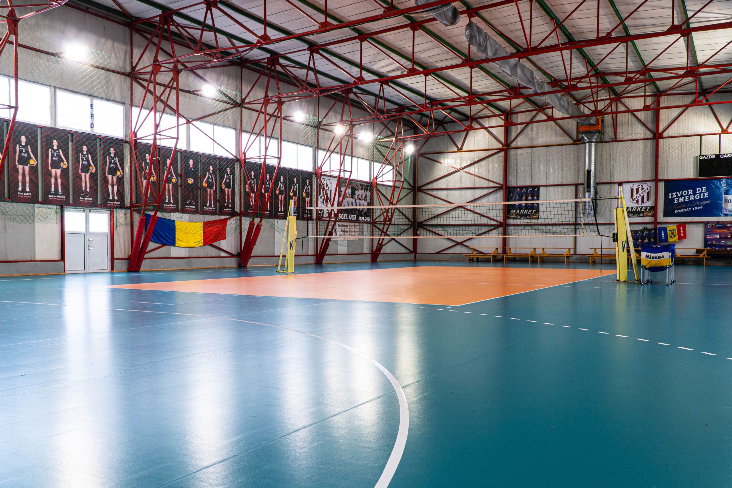 O nouă pardoseală sportivă, un nou început pentru școala Nanu Muscel