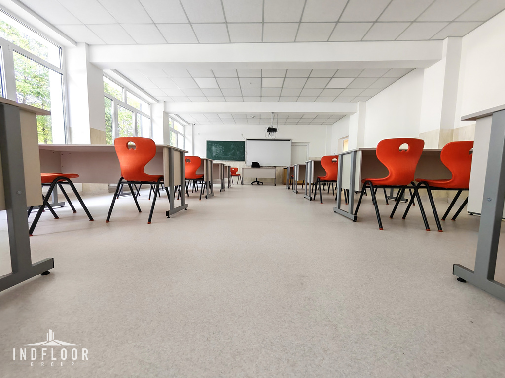Pardoseli PVC pentru școli: proiect de 8.500 mp la liceul Emil Racoviță din Baia Mare